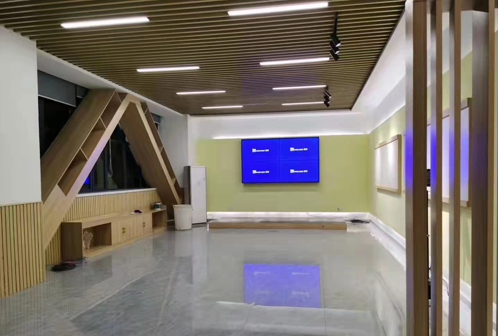 某公司會(huì)議室2X2  49寸3.5液晶拼接屏